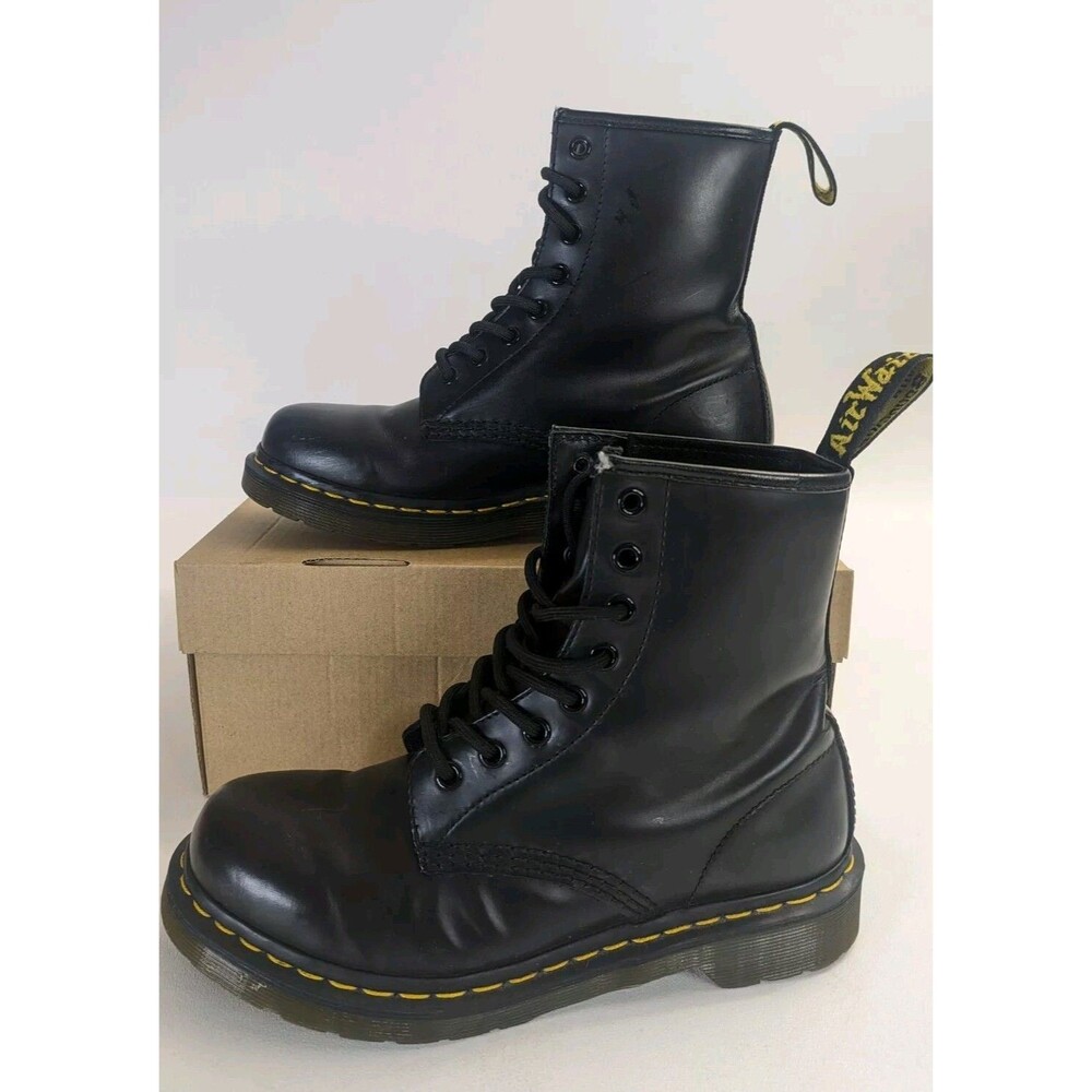 Dr. Martens Women's 1460 Pascal 8-Eye Leather Boot, Black, 8